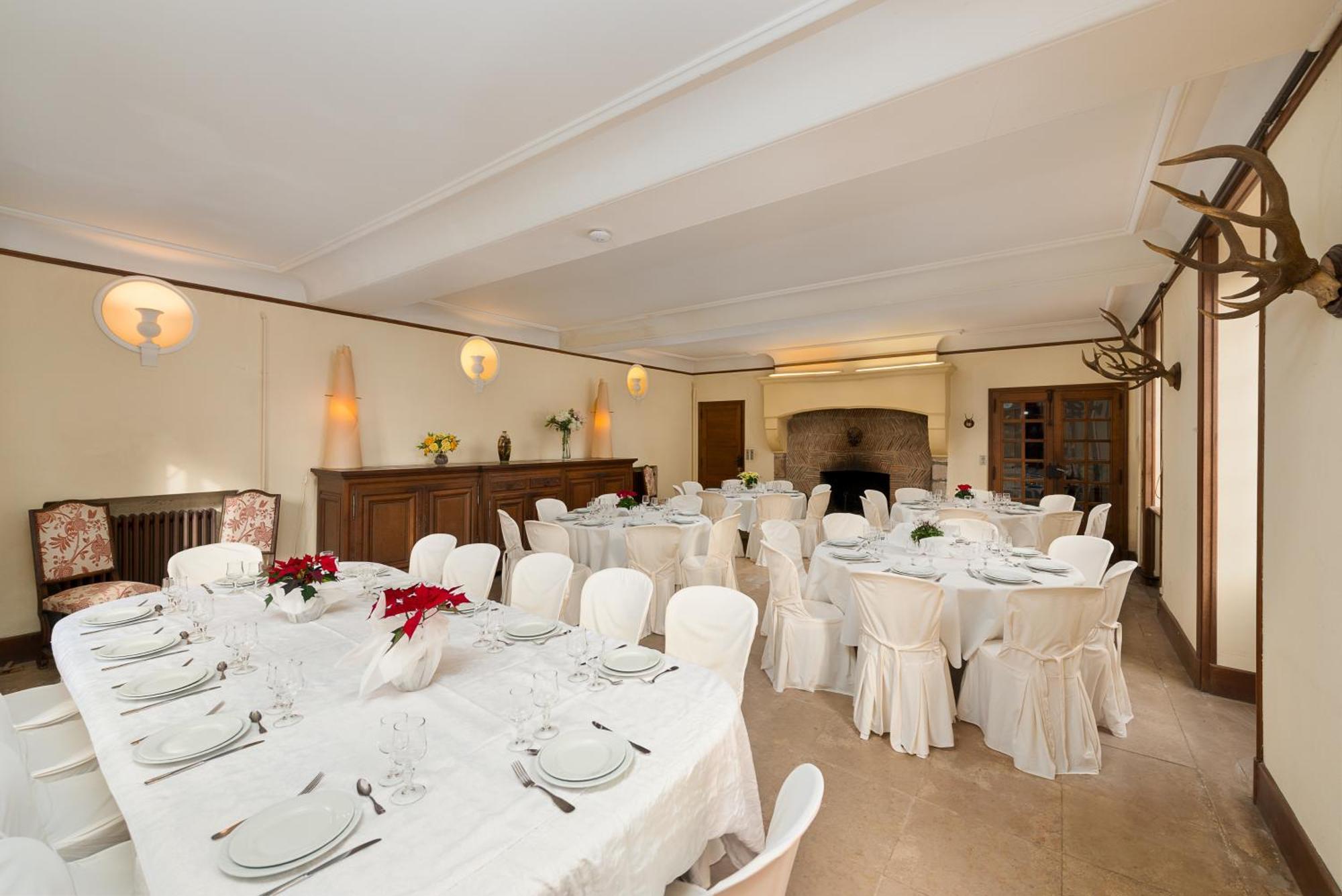 Chateau Pour Se Retrouver Larochemillay 外观 照片